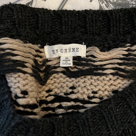 Boutique beautiful sweater with fringe - Picture 5 of 6